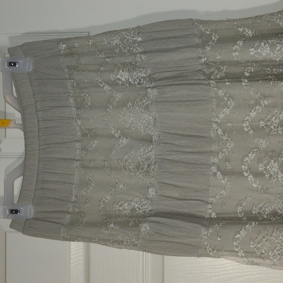 Gorgeous lace peasant skirt sheer greige, beigey gray and silvery - Picture 4 of 11